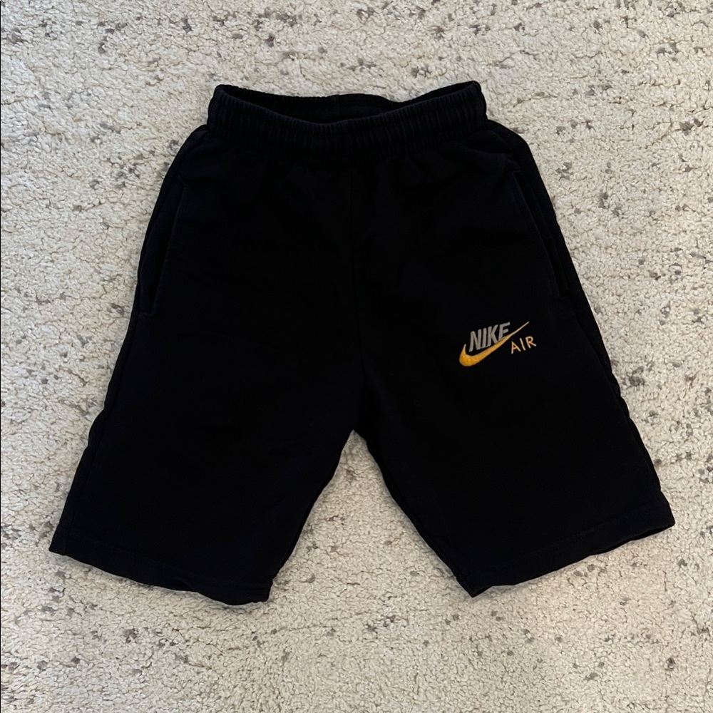 Nike Kids Black shorts size 116= size 6/7